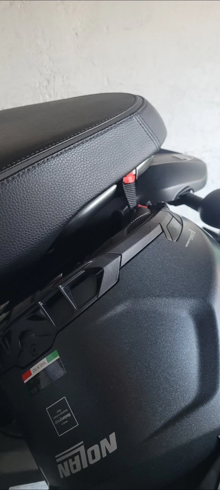 Staffa porta caschi per Ducati Scrambler - Immagine 4 di 4