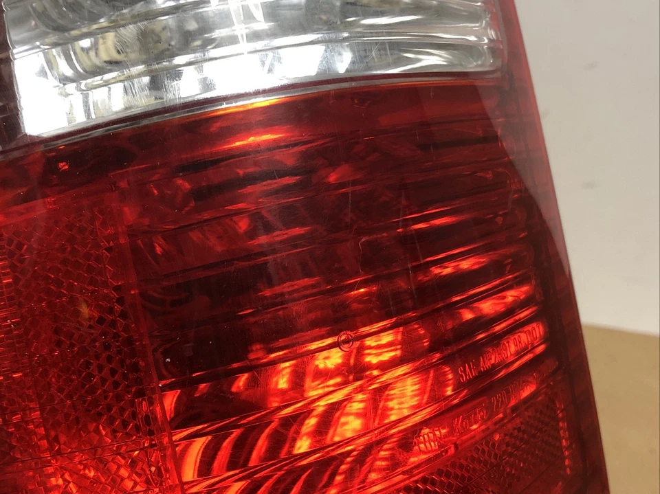 BONITO OEM 2000-04 Isuzu Rodeo Amigo Driver Izquierdo LH Luz Trasera Exterior Lámpara 22016147 Foto 3 de 4