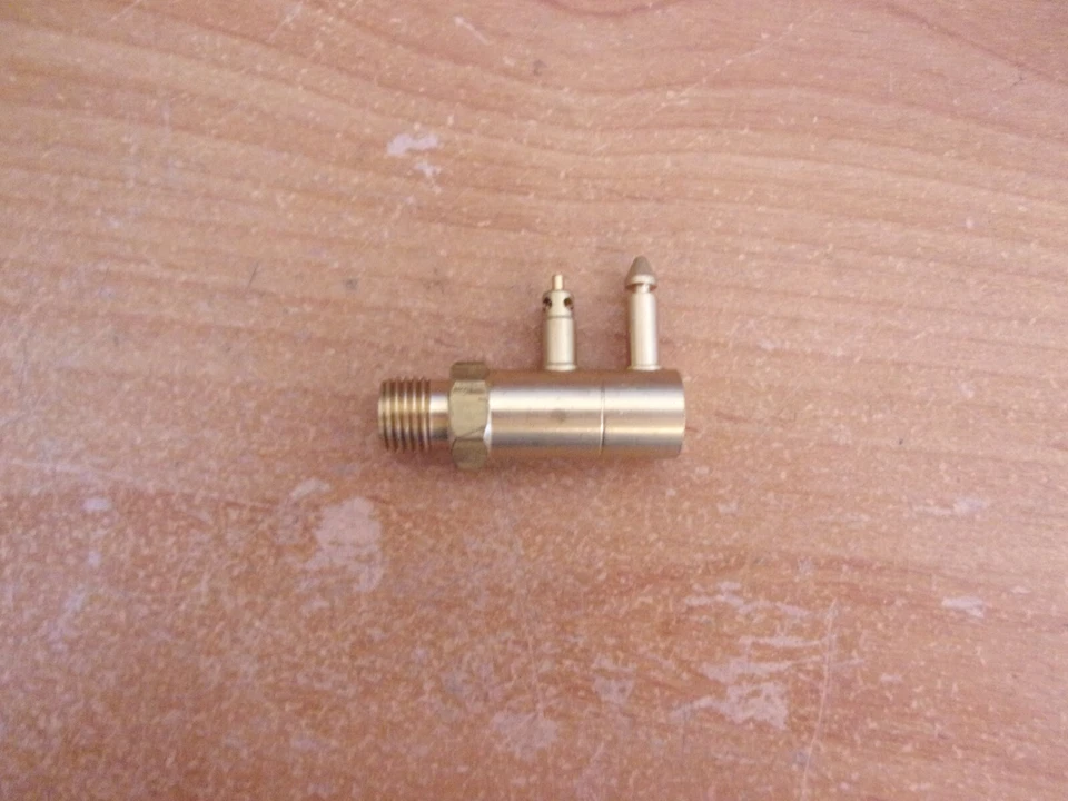 Whitecap Marine Gas Fuel Tank Johnson/Evinrude OMC Brass Male Connector 1/4" NPT - Image 4 of 4
