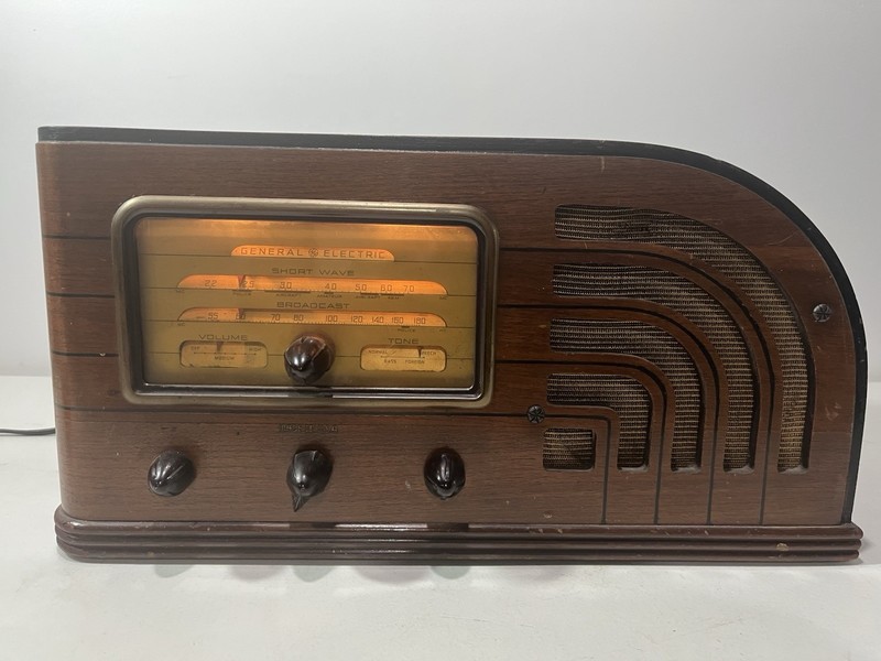 Vintage 1935 GE General Electric Model F-63 Art Deco Wood Radio - Audio Works!