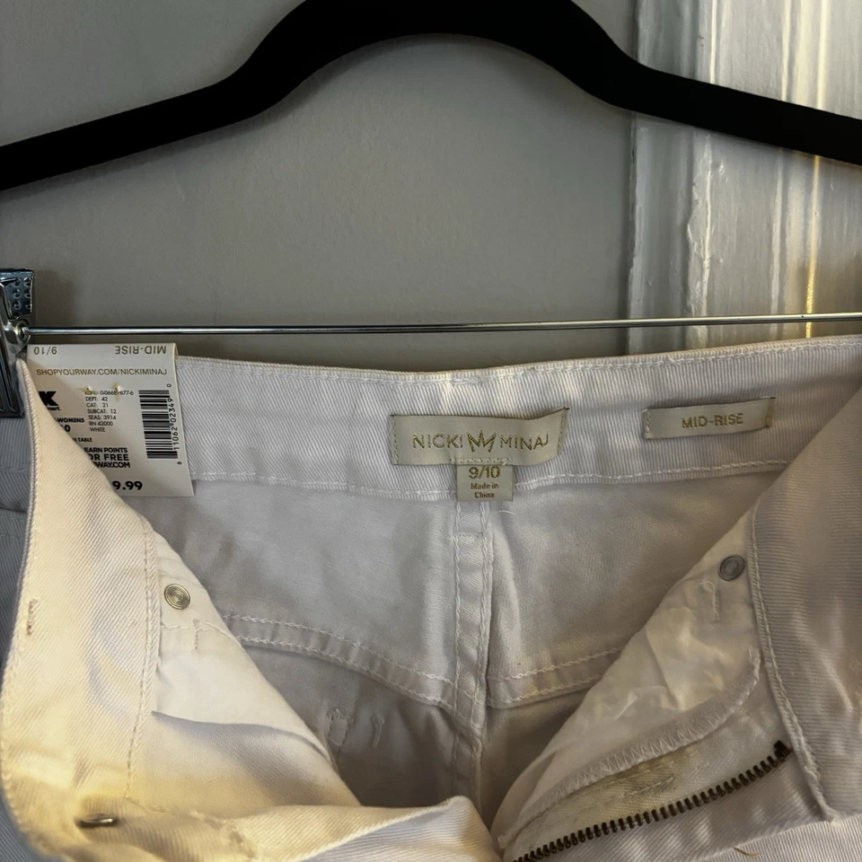 Pantalones cortos para mujer Nicki Minaj blancos 9/10 nuevos con etiquetas Foto 3 de 3