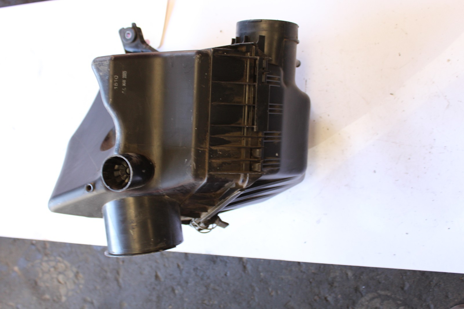 20052007 BMW 530i 545i 525i E60 AIR CLEANER FILTER BOX W/O MAF SENSOR