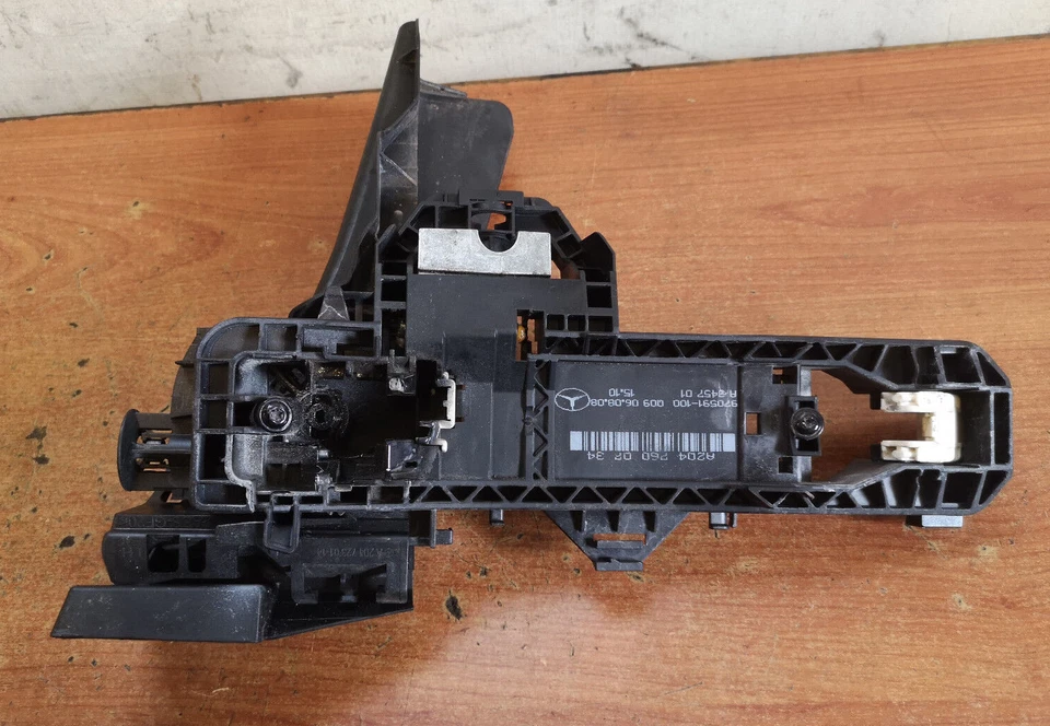 SOPORTE MANIJA PUERTA EXTERIOR DELANTERO MERCEDES-BENZ C220 PASS-SIDE A2047060734 Foto 2 de 3