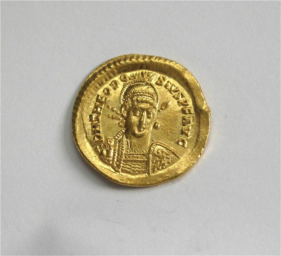 MONEDA SOLIDUS ORO ROMANO TEODOSIO II 402 - 450 AD EXCELENTE DETALLE BRILLO AU+ Foto 3 de 4