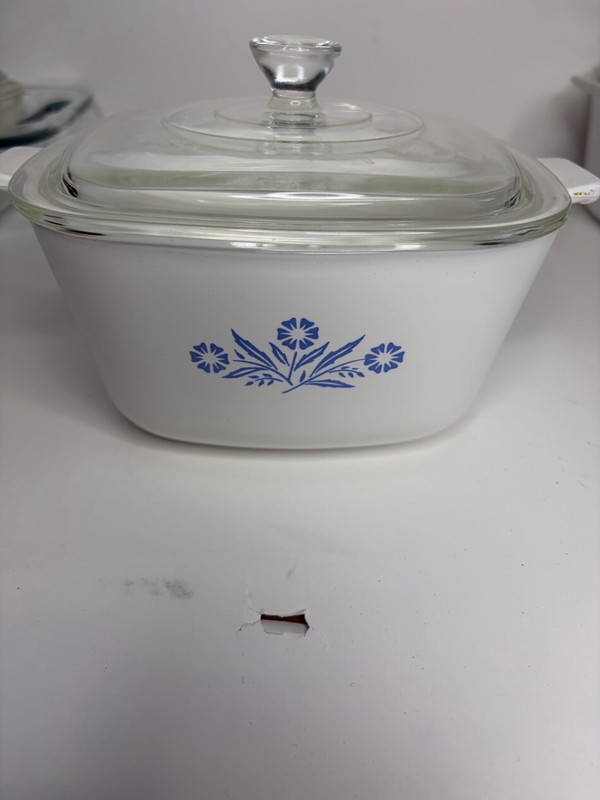 Set Of Three Corningware Dishes With Lids Great Condition