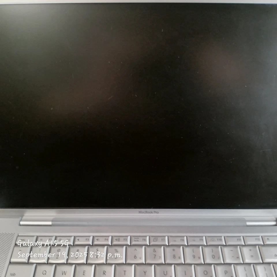 Vintage 15" Macbook Pro 2006 For Parts or Repair - Image 3 of 4