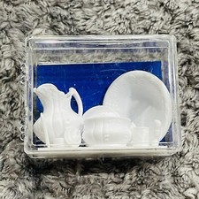 Pichet à laver et accessoires pour maison de poupée miniature commode victorienne