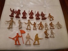 Lotto soldatini indiani cowboy comansi e vari vintage toys