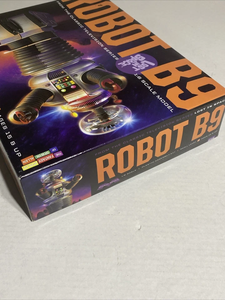 Moebius Lost In Space Robot B9 1:6 SCALE  Model kit 939 Open Box Sealed Bags CIB - Image 3 of 4
