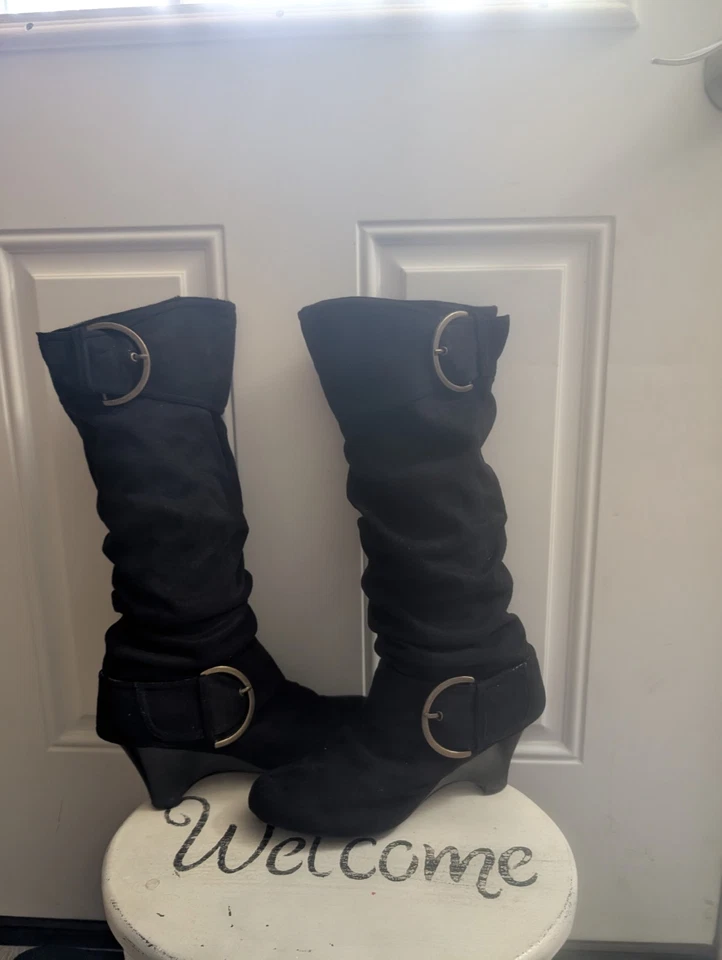 Botas para mujer Naughty Monkey negras curadas con hebilla Foto 4 de 4