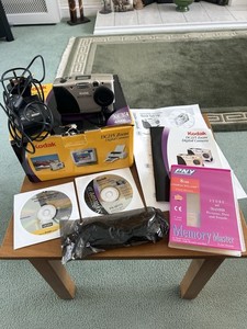 Kodak DC215 Zoom 1MP Digital Camera Early Model for Collectors.Circa 2000.Boxed.