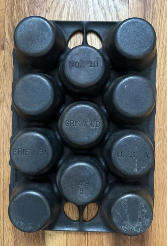 GRISWOLD Cast Iron NO 10 Muffin Pan 949B Erie PA USA 11 Cup R