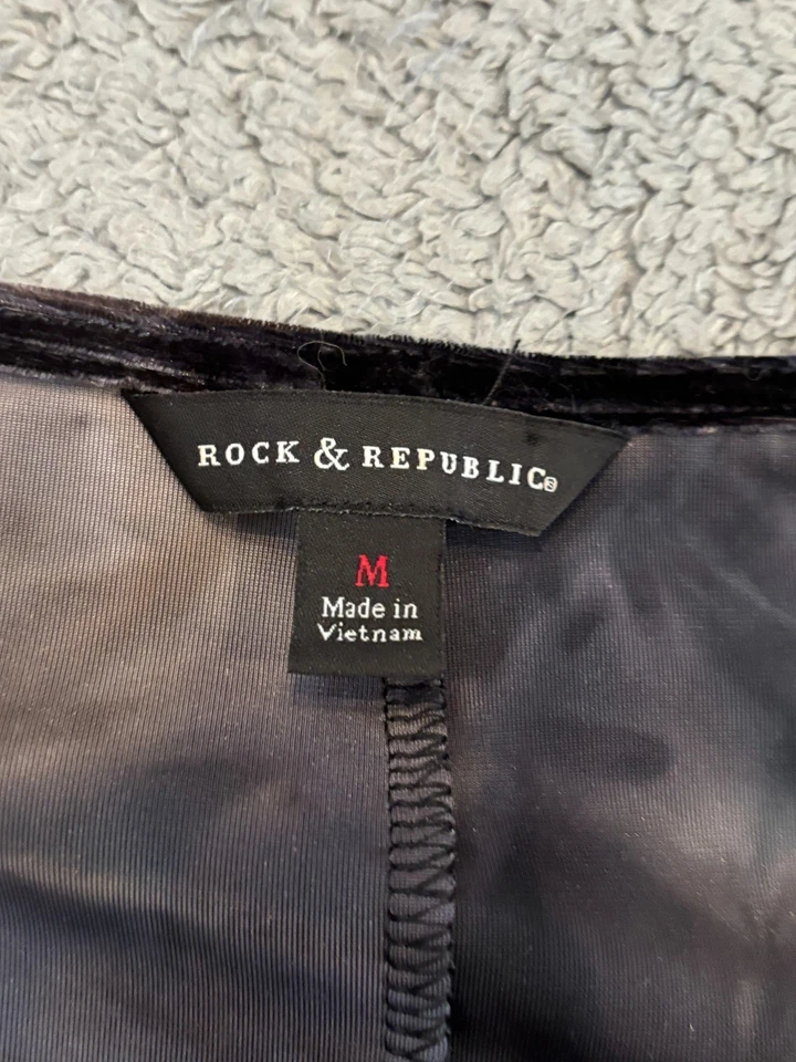 Camiseta sin mangas Rock & Republic aspecto terciopelo aplastado para mujer mediana multicolor adornos plateados Foto 2 de 4