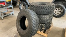 Set Of 4 Used Maxxis Razr Mt Tires 37x12.5r17 136215 Set Of 4 Used Maxxis Razr Mt Tires 37x12.5r17 136215