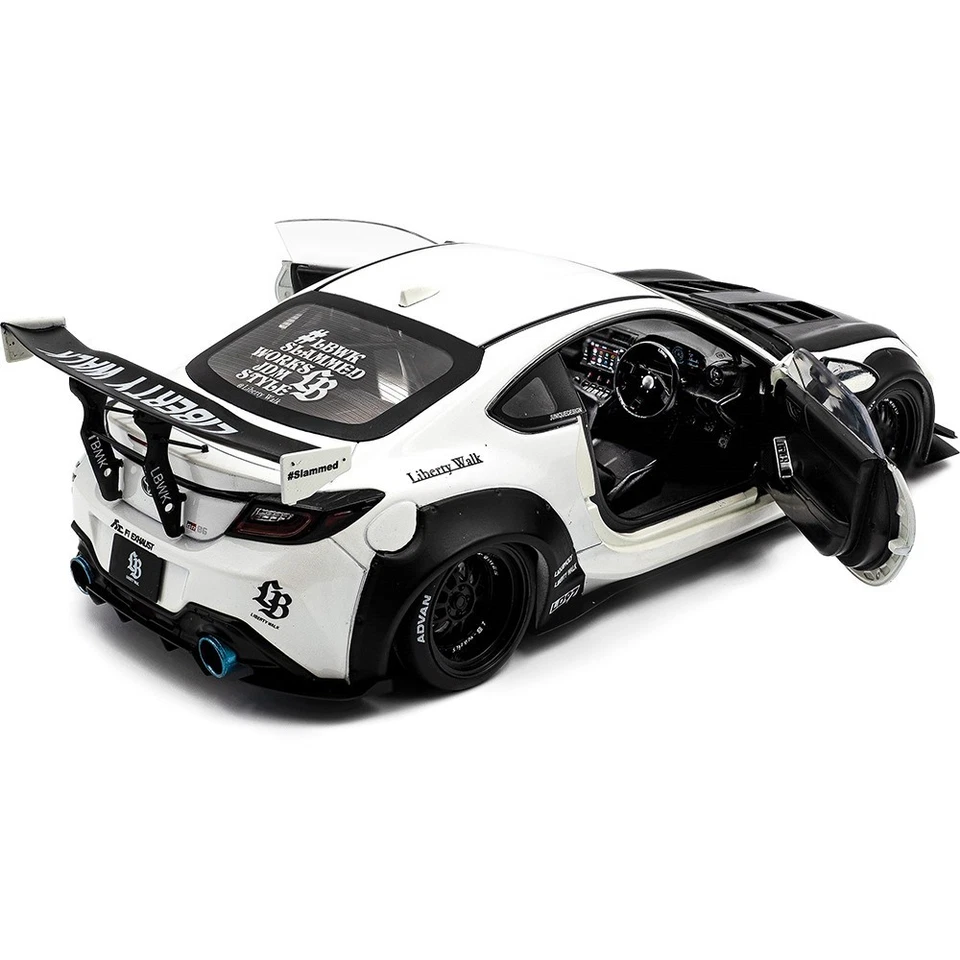 Toyota GR 86 LBWK Pearl White 1:18 Solido Diecast Modellino Car Liberty walk - Immagine 2 di 3