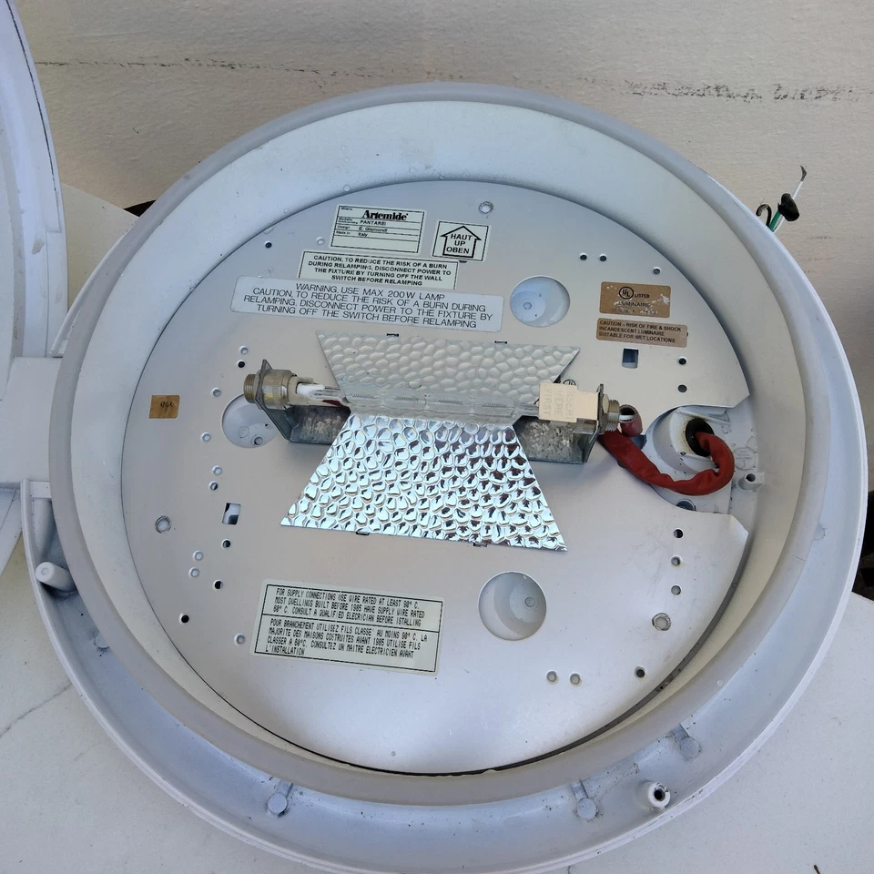 Artemide Pantarei Wall / Ceiling Lamp WHITE 90-s Postmodern by Ernesto Gismondi - Image 3 of 4