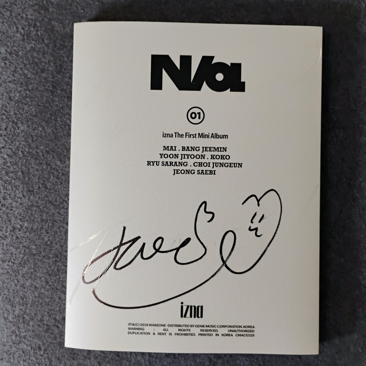 SIGNED] IZNA - N/a (IZ Ver) (1st Mini Album) (2024) | Ryu Sarang