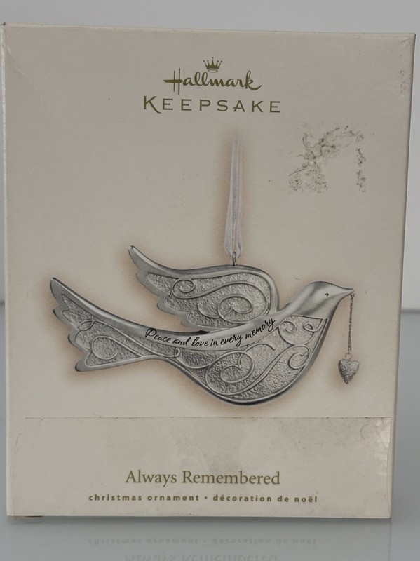 2007 Hallmark Always Remembered Christmas Ornament Peace & Love In Every Memory