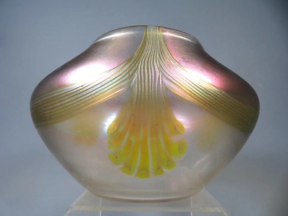 ANTIQUE LOETZ FESTOONS AND SHELLS IRIDESCENT GLASS BOWL - Image 2 of 4