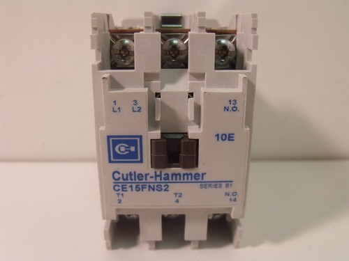 Nuevo en caja Eaton/Cutler Hammer CE15FNS2AB 2 polos contactor magnético de CA, talla F, 32A - Imagen 4 de 6