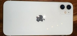 Apple iPhone 11 A2221 - 128GB - Weiß (Ohne Simlock) (Dual-SIM)