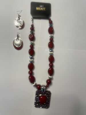 MIXIT JEWELRY NECKLACE & EARRING SET BURGUNDY COLOR/ SILVER TONE NEW IN BOX