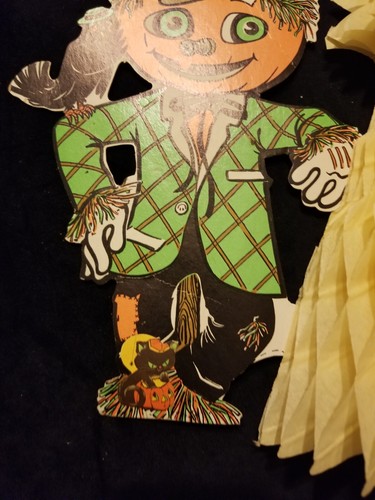 Vintage Beislte Die Cut Scarecrow With Honeycomb Hay Bale 1979 Autumn Halloween - Picture 7 of 8