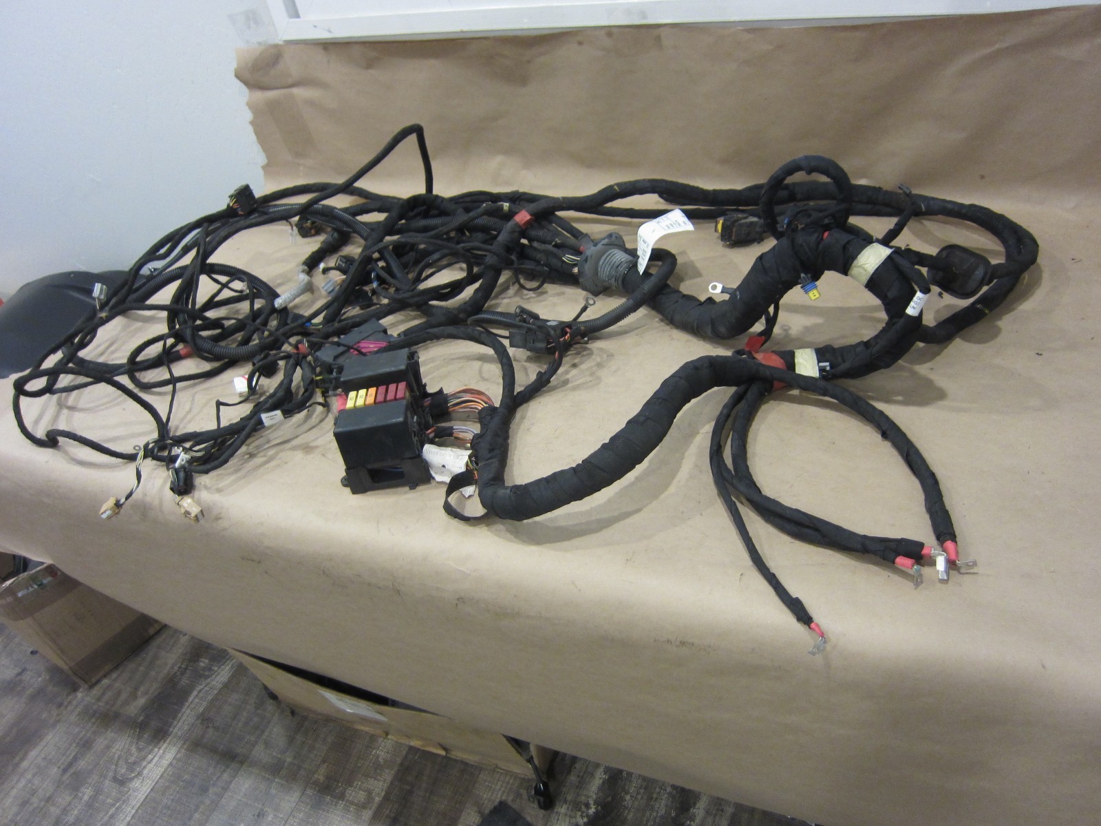 Maserati Quattroporte. Trunk Compartment Cable. Part# 223483