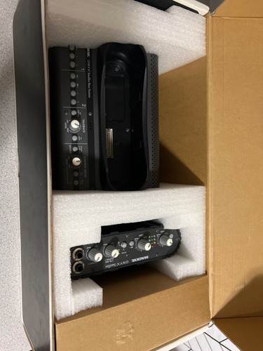 Mackie Onyx Satellite Firewire Recording System - Base Station & Pod & Charger - Picture 8 of 11