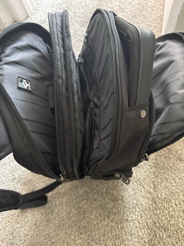 Mochila para portátil Kenneth Cole Reaction EZ-Scan 17'' - Negro Foto 2 de 4