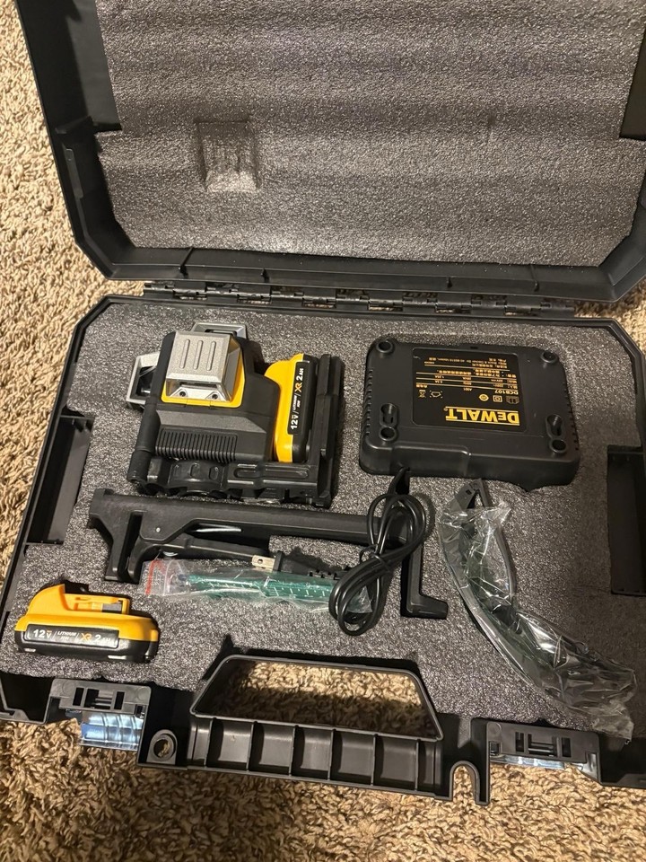 DEWALT 12V MAX* 3 x 360 Green Line Laser | Sunshine Supply