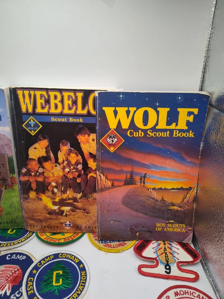 BSA HUGE PATCH LOT. BOY SCOUTS OF AMERICA. & Books Nice Vintage Condition - Image 2 of 4