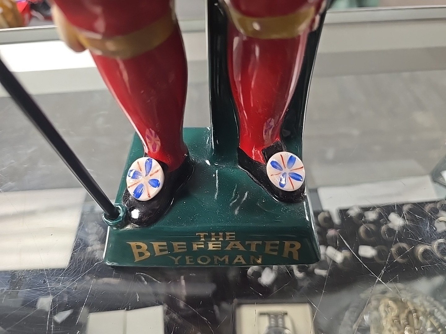 Vtg BEEFEATER GIN Hand Painted Bar Display Statue Decanter 