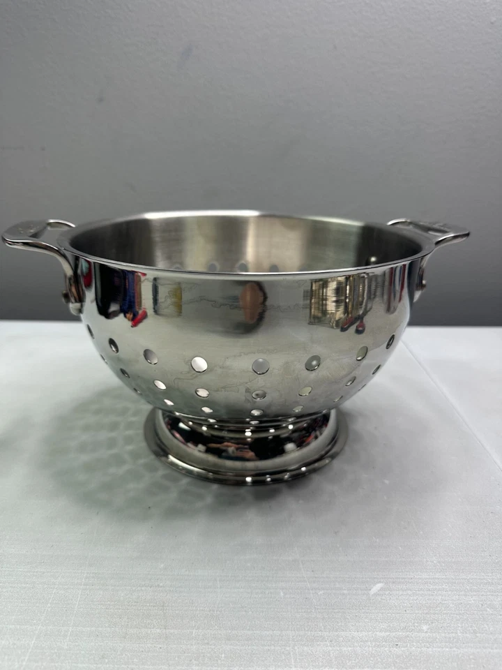 All-Clad Stainless Steel Colander Pasta Strainer with Handle Sz 8.5'' - Image 2 of 4