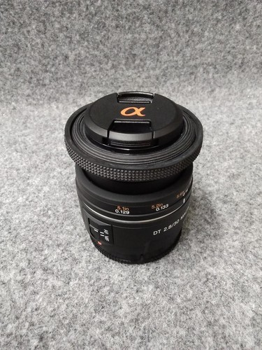 �yMINT+++�zSony Standard telephoto prime lens SAL30M28 From Japan
