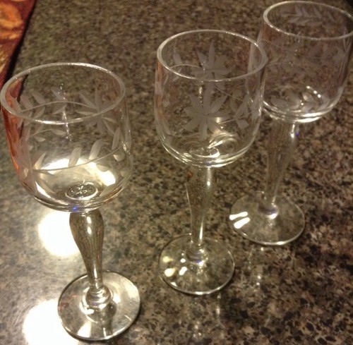 Beautiful Delicate Etched Stemmed Cordial Jigger Shot Glasses Set Of 3 @ Look@ - Picture 2 of 4