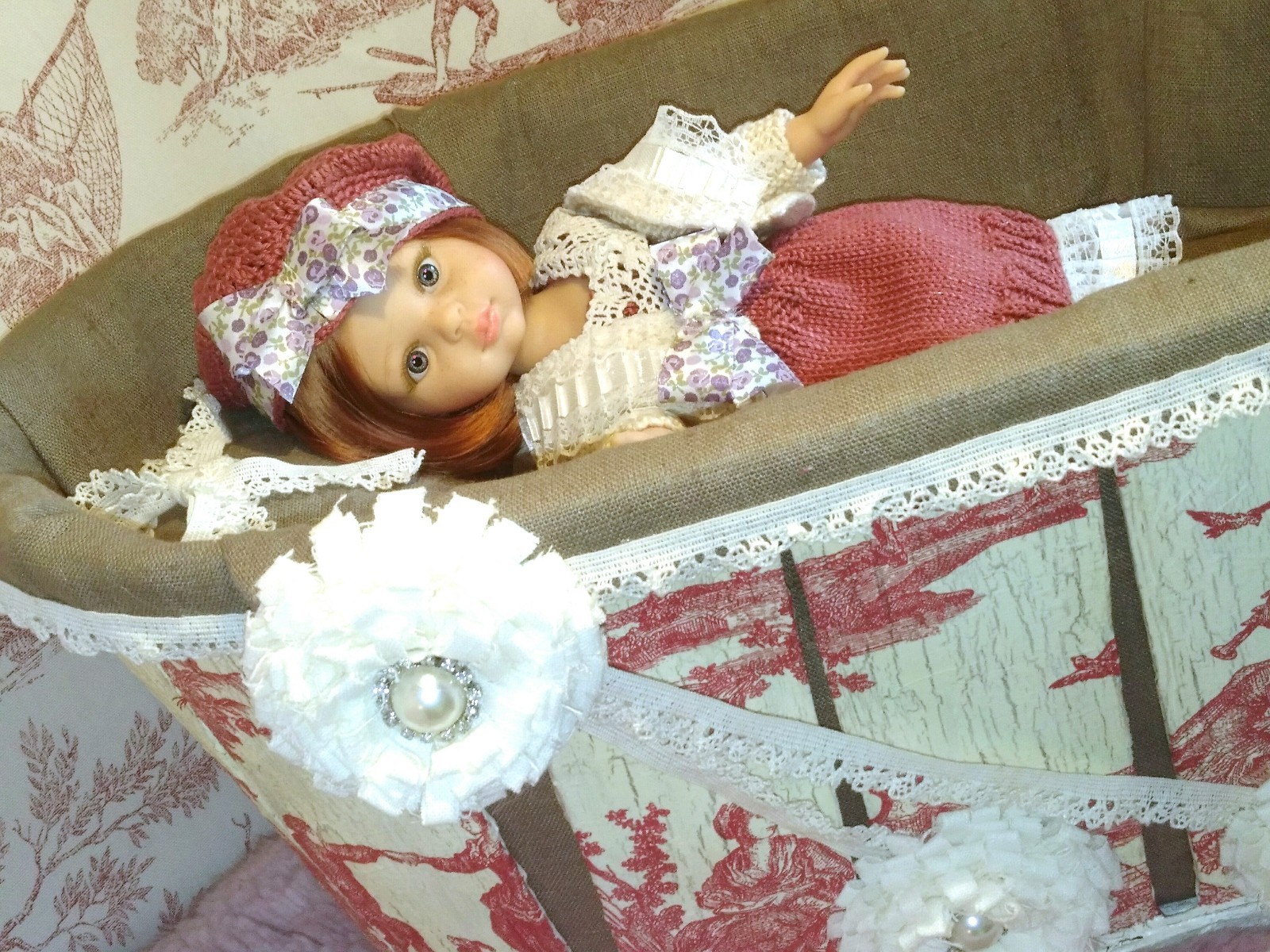 Berceau vintage pour poupée et lit de poupon ancien en rotin pour collectionneur de bébé reborn