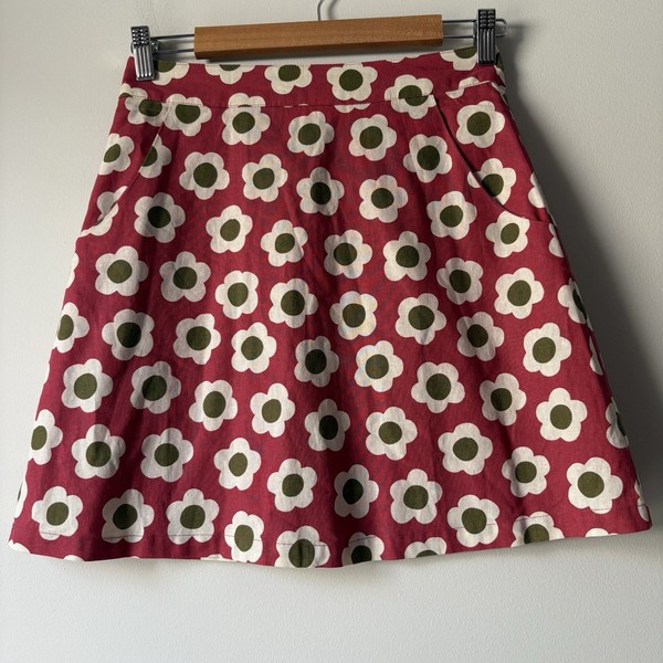 Princess Highway Skirt Size 8 Pink With Big White & Olive Flowers Pockets A Line