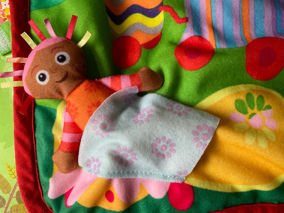 In The Night Garden Ninky Nonk Plush Playmat with Upsy Daisy & Iggle Piggle-Snds - Image 4 of 4