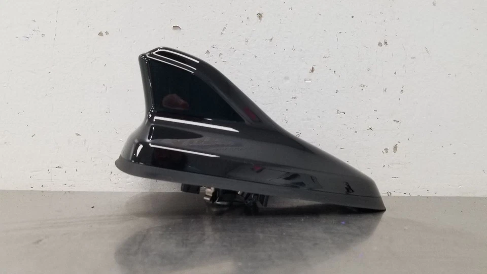 24 VOLKSWAGEN GOLF R MK8 ROOF MOUNTED ANTENNA BLACK 5WA035507C041 - Image 4 of 4