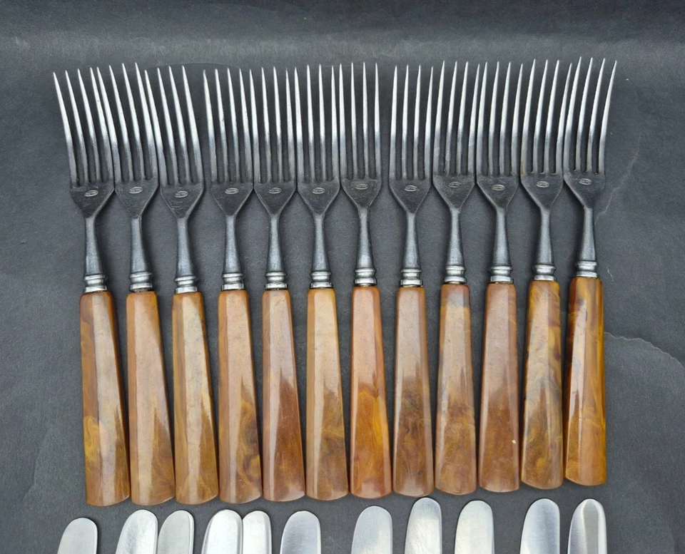 Rare vintage ROSTFREI HIMMEL cutlery set, knives and forks with BAKELITE handles - Image 4 of 4