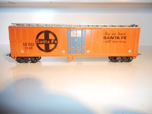 Lima 50' Santa Fe Boxcar. V/Good condition. Metal wheels. HO scale. No box - Picture 3 of 8