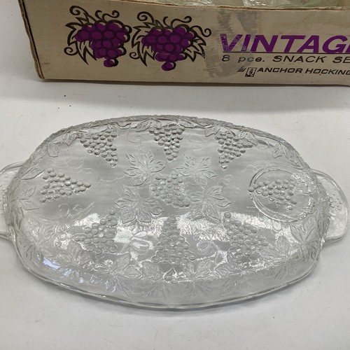 Anchor Hocking Grape Snack Tray Set 8 Pc W Original Box Clear Grapes Design - Picture 5 of 6