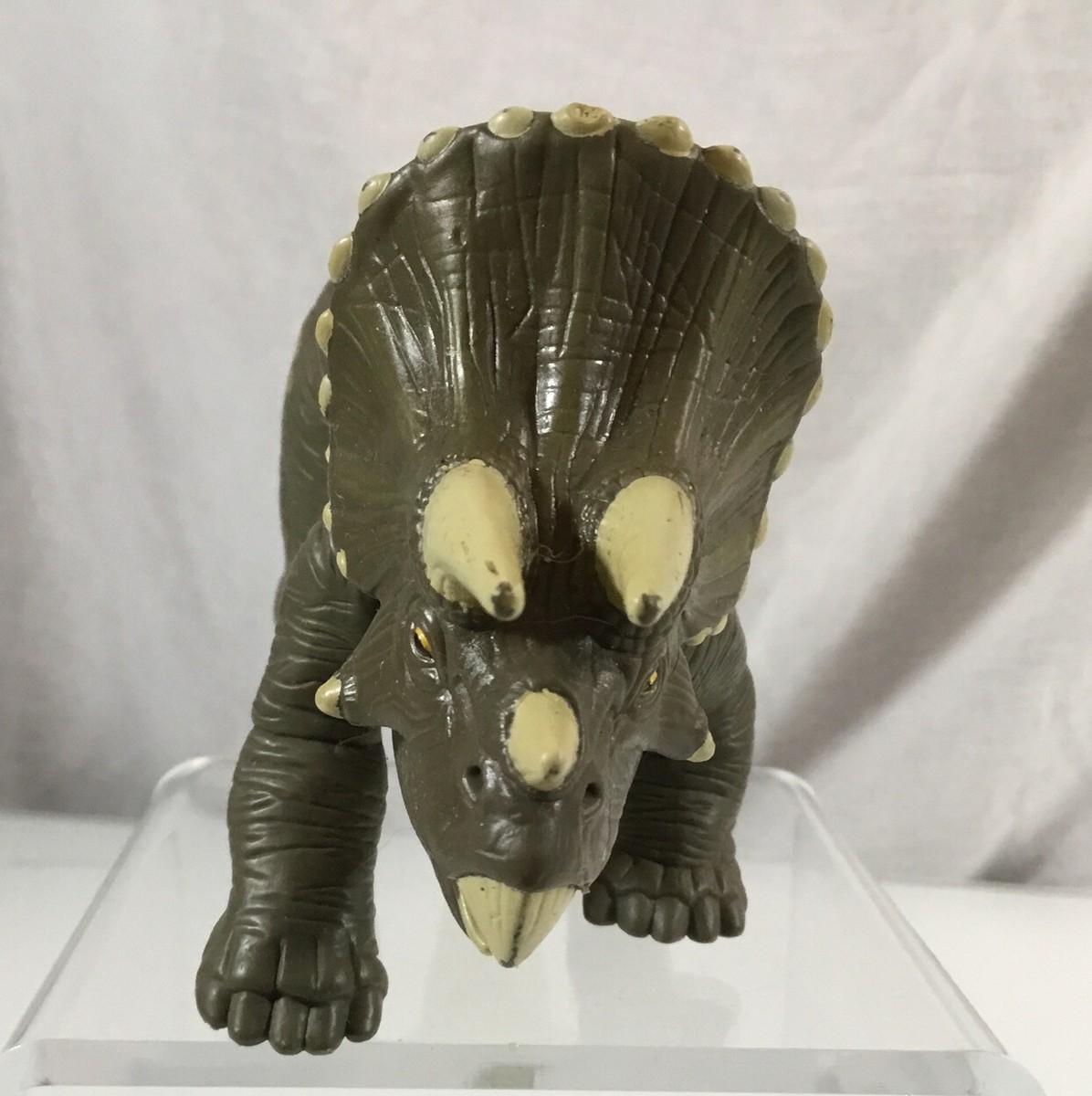 1997 Jurassic Park Lost World JP.44 Triceratops Figure Dinosaur