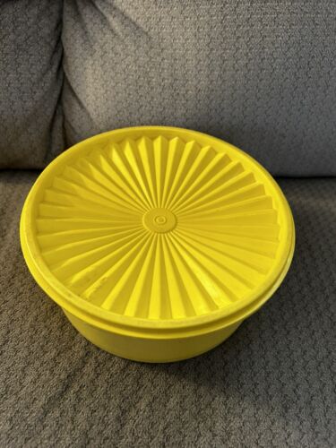 Vintage Stackable Tupperware 8" Yellow Canisters 1204-14 w/ Lid - Picture 2 of 4