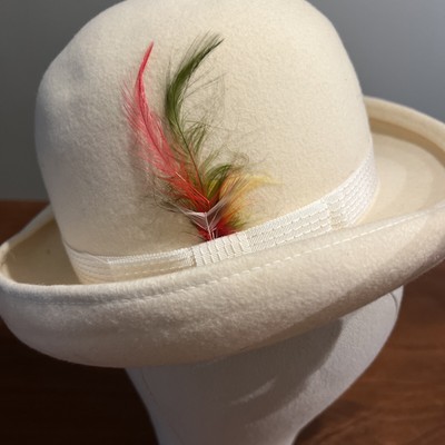 Vintage 1950s Cream wool felt soft wide brim Women display picture 1