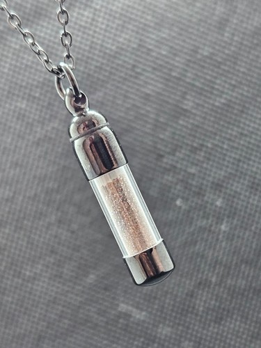 Genuine meteorite fragment/dust with holographic effect in black pendant COA - Picture 3 of 7