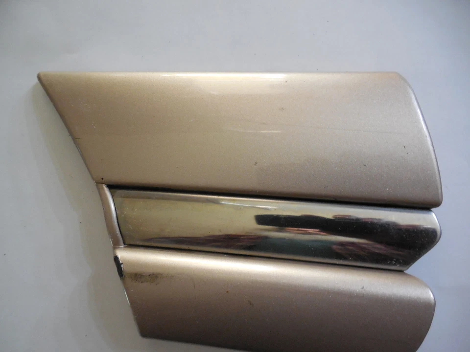 Guardabarros delantero izquierdo Buick Lesabre Limited 1997 1999 moldura OEM usado dorado Foto 3 de 4