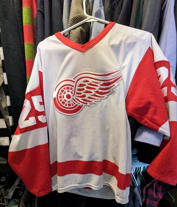 Darren McCarty Detroit Red Wings Jersey size Medium CCM Air Knit Rare