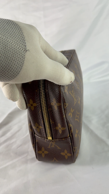 Louis Vuitton ブラウンレザーポーチ LOUIS VUITTON Trousse 23 Authentic Monogram Brown Canvas Toiletry